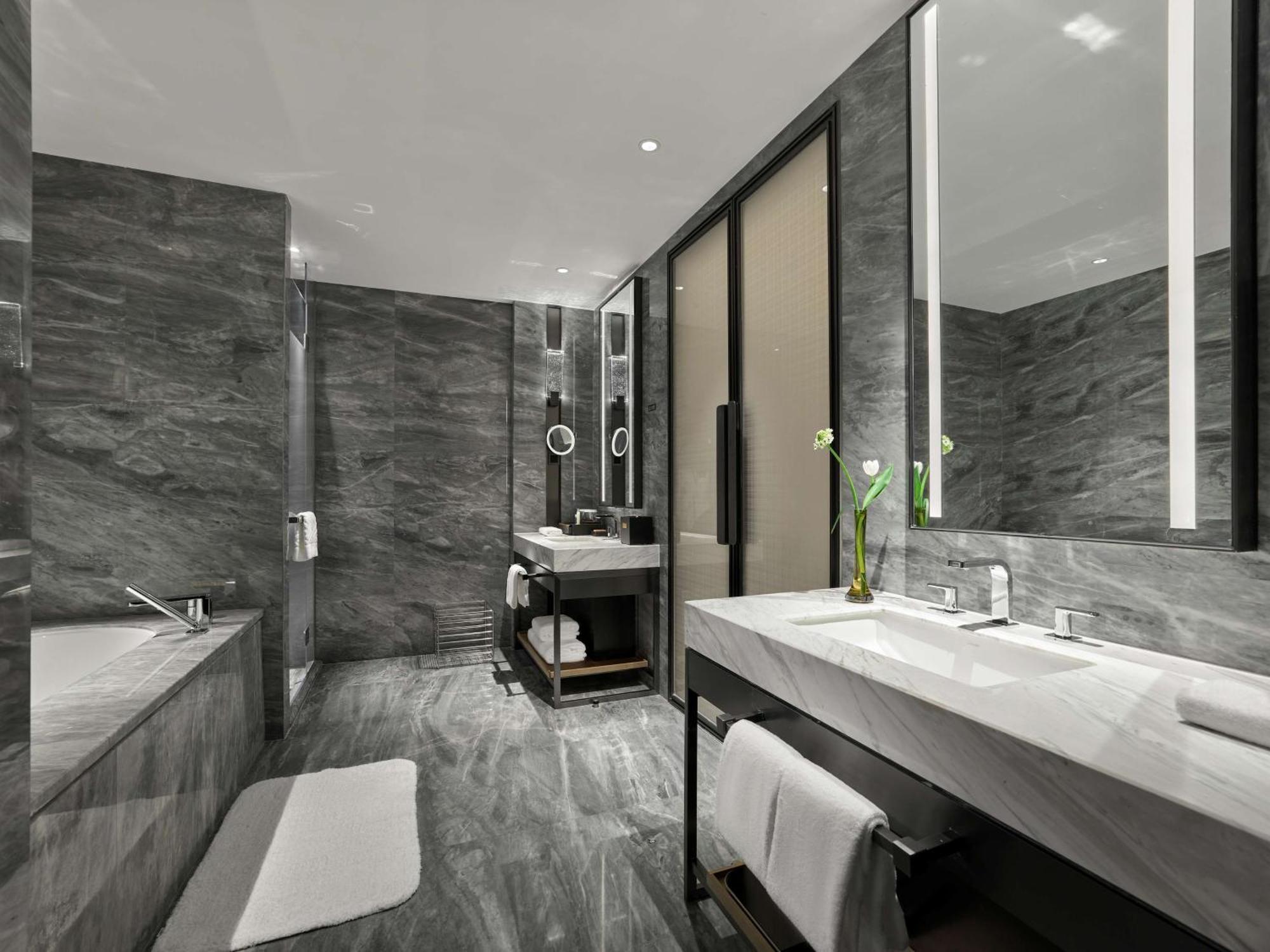 Doubletree By Hilton Chengdu Riverside - Close To Panda Base And Chengdu East Railway Экстерьер фото